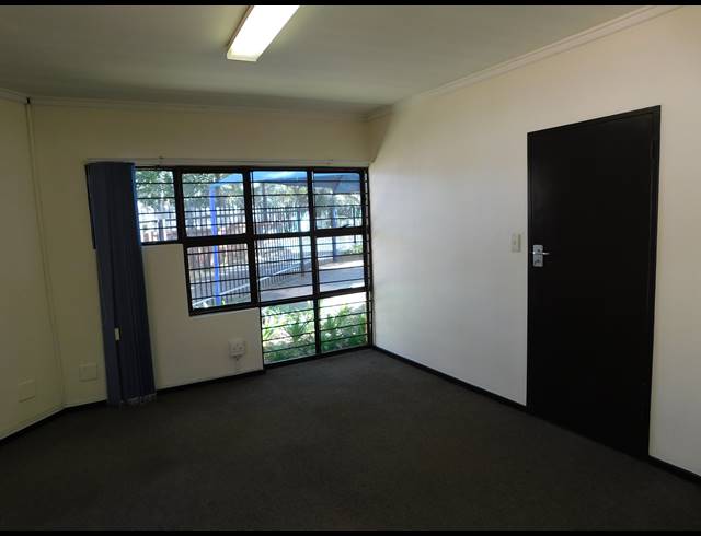 107M² OFFICE TO LET IN FERNDALE